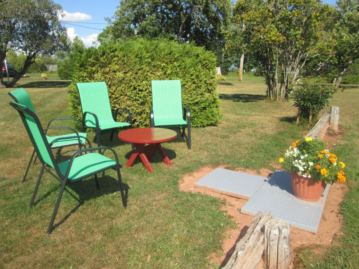 Gite Les Acres Tranquilles B&B Port-Daniel Exterior foto